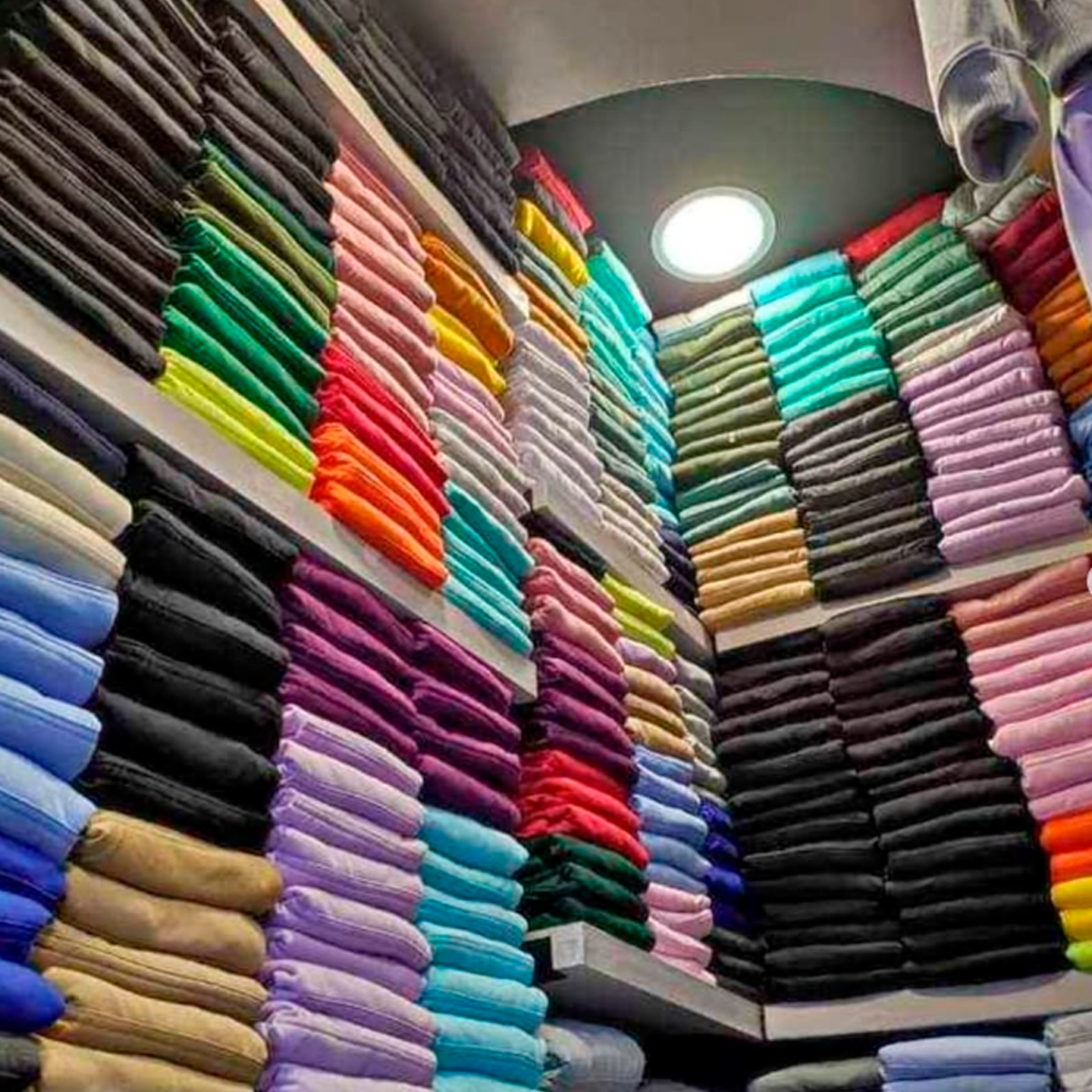 Foto del local FARES HOODIES